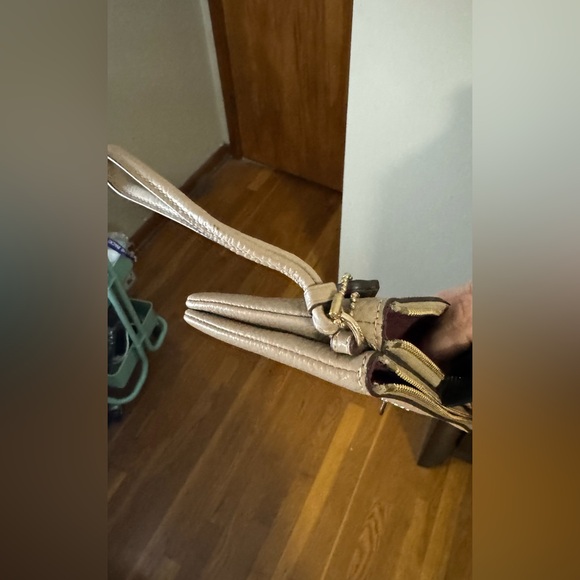 Tan coach wristlet - Picture 3 of 6